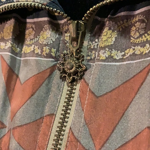 Silk Jacket (Oversized) - Picture 9 of 10